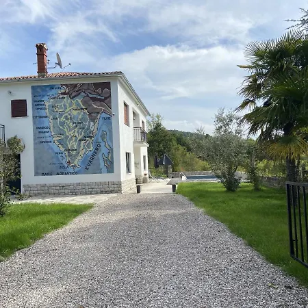Tonzzini Holiday home Krbune